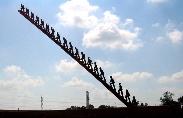 Памятник 22 погибшим солдатам Израиль