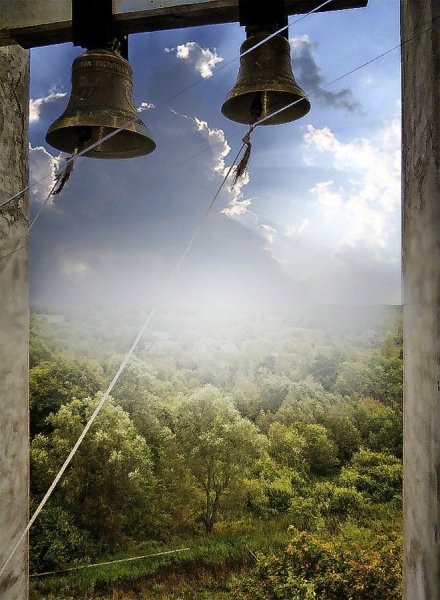 Колокольня на рассвете