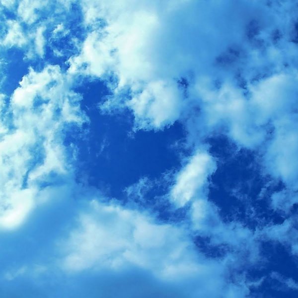 Спокойное небо с облаками