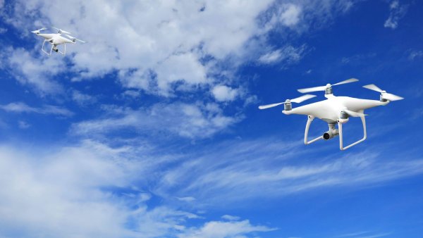 Дрон беспилотный летательный аппарат