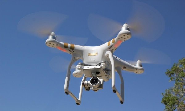 Беспилотный летательный аппарат DJI Phantom 3