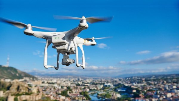 Квадрокоптер в воздухе