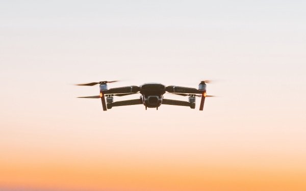 Квадрокоптеры в небе