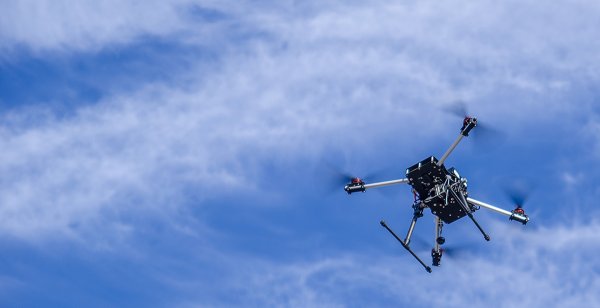 Полёт квадрокоптера