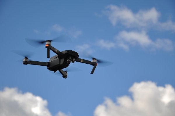 Коптер летает