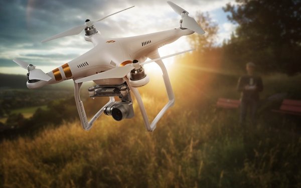 Дрон беспилотный летательный аппарат