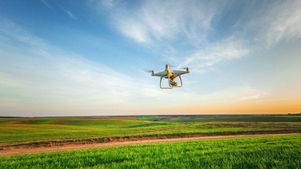 Квадрокоптер на природе