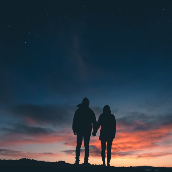 Влюбленные под звездным небом