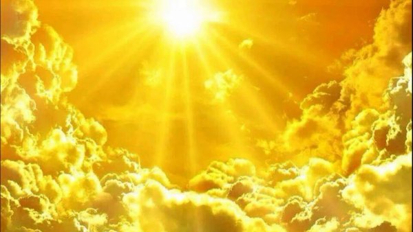 Желтое небо с облаками