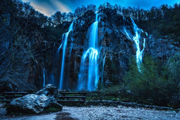 Водопад ночью