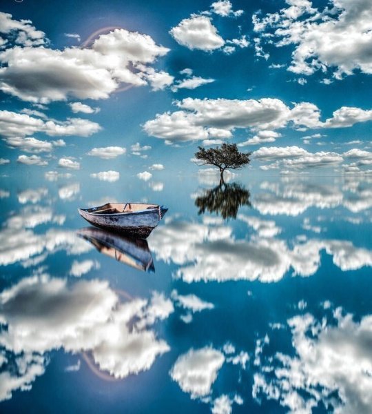 Отражение неба в воде