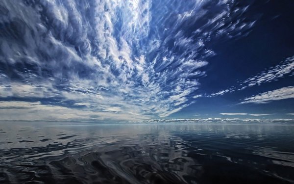 Небо отражается в воде