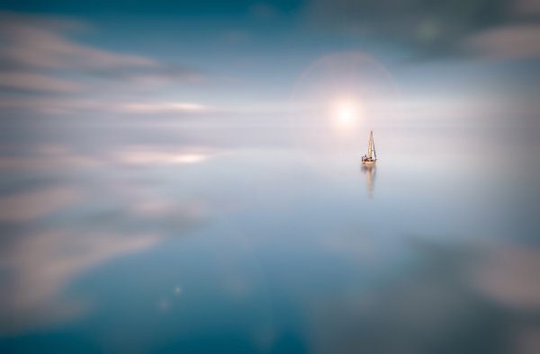 Солнце, небо и водная гладь