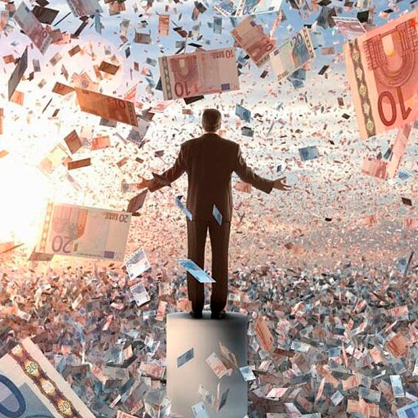 Деньги падают с неба на человека
