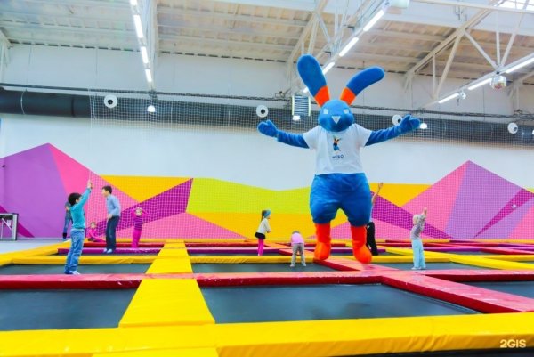 Батутный центр небо Капитолий на Севастопольском