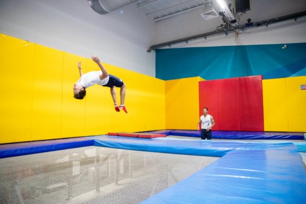 Батутный парк небо на Севастопольском