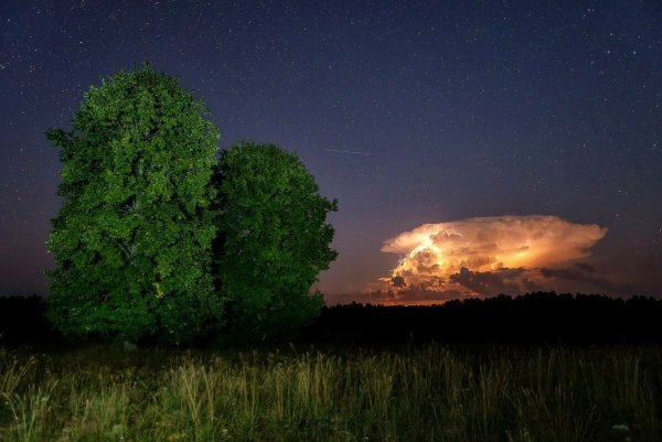 Зарница в небе