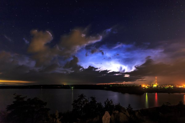 Зарница в небе