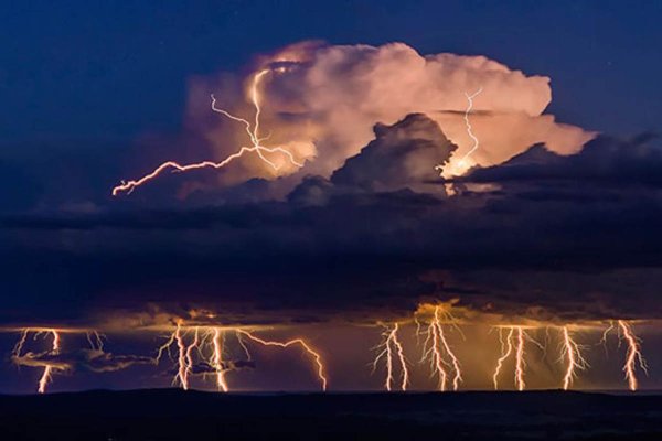 Зарница в небе