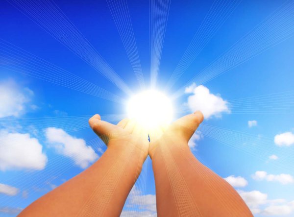 Солнце на голубом небе