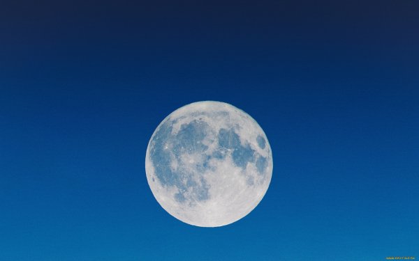 Луна на небе