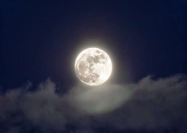 Красивая Луна