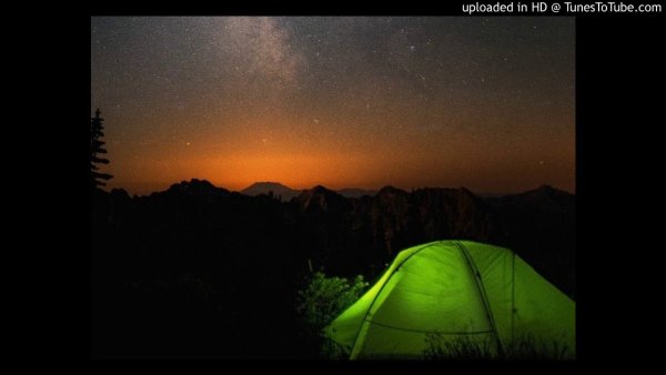 Палатки в снежных горах