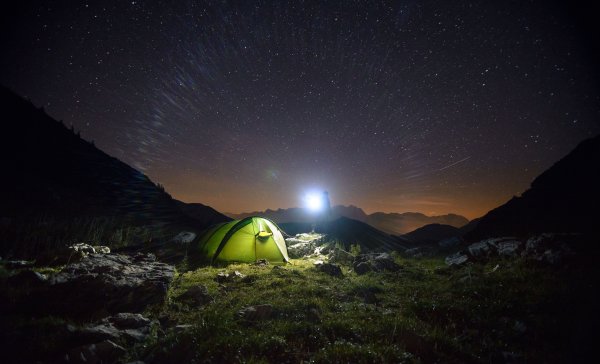 Палатка в темноте