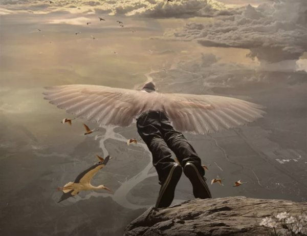 Девушка и улетающие птицы