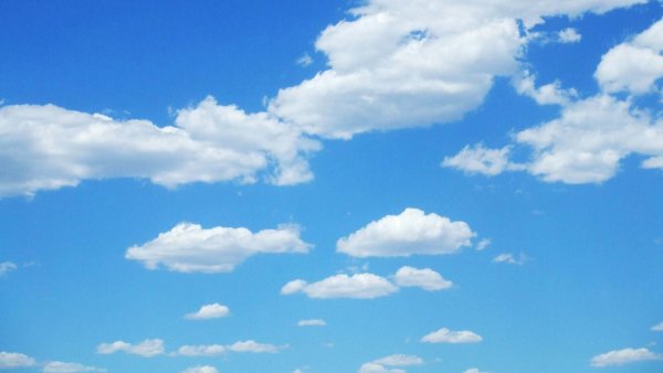 Голубое небо с облаками