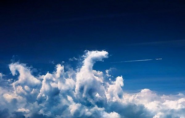 Причудливые облака в небе
