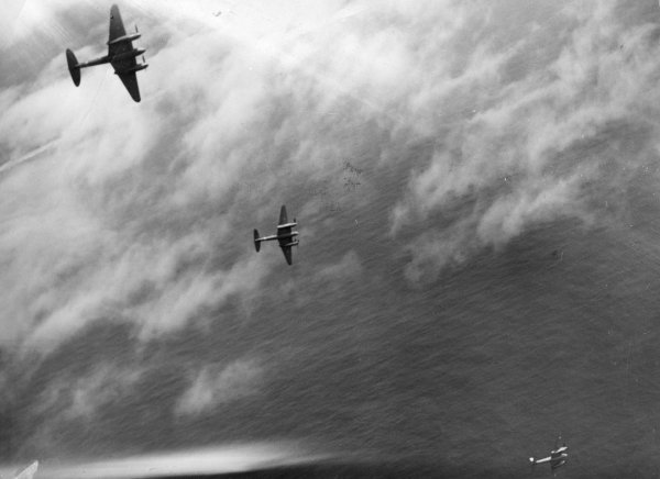 Самолеты в небе 1945