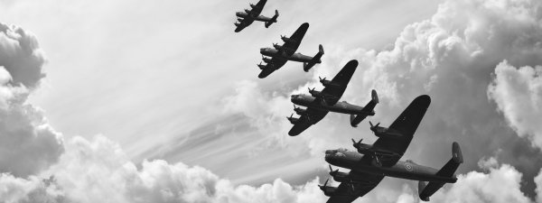 Истребитель в небе