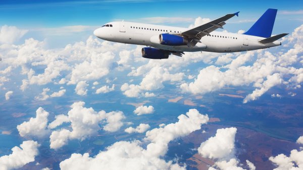 Самолет на рассвете