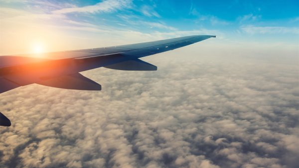 Самолет в небе