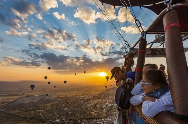 Воздушный шар в небе