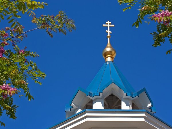 Голубое небо Церковь