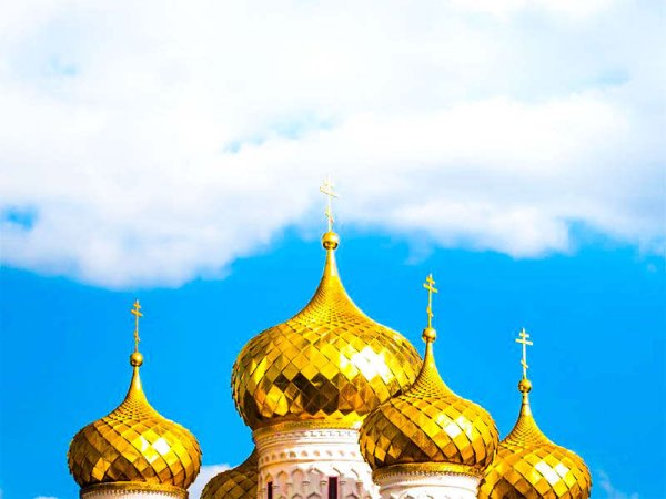 Голуби над Церковью
