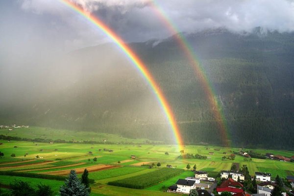 Красивый пейзаж с радугой