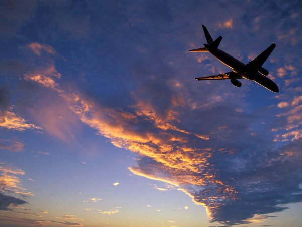 Пейзаж с самолетом