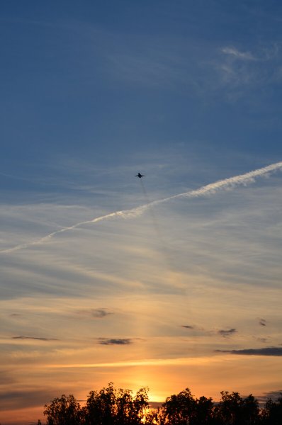 Самолет на закате