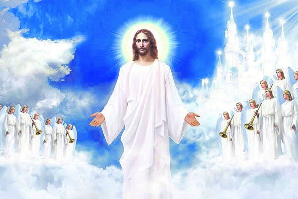 Ангел в небесном свете