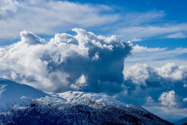 Эльбрус в облаках