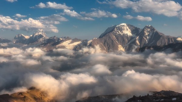 Главный кавказский хребет с Эльбруса