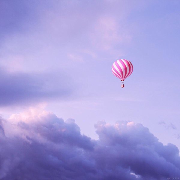 Воздушные шары на темном небе