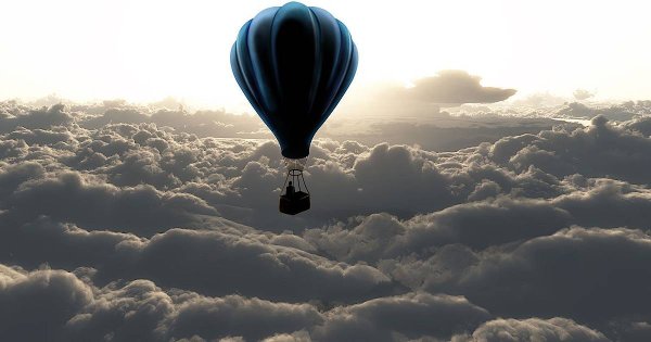 Воздушные шары большие в небе