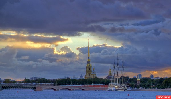 Питер Нева тучи