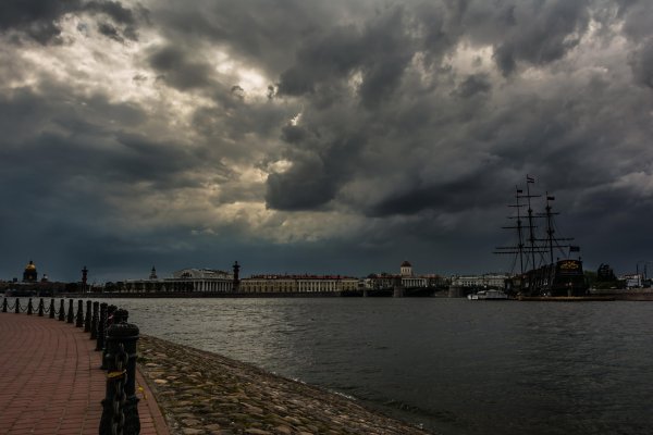 Хмурое небо Питера