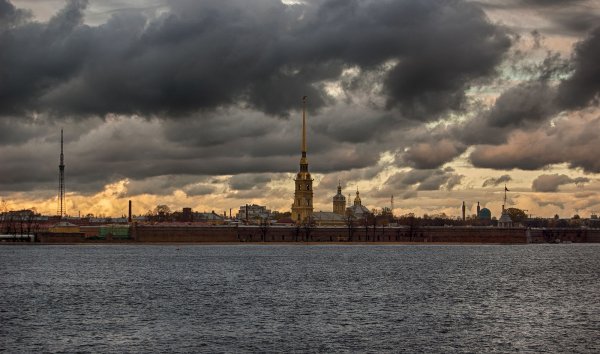Нева Адмиралтейская набережная пасмурный