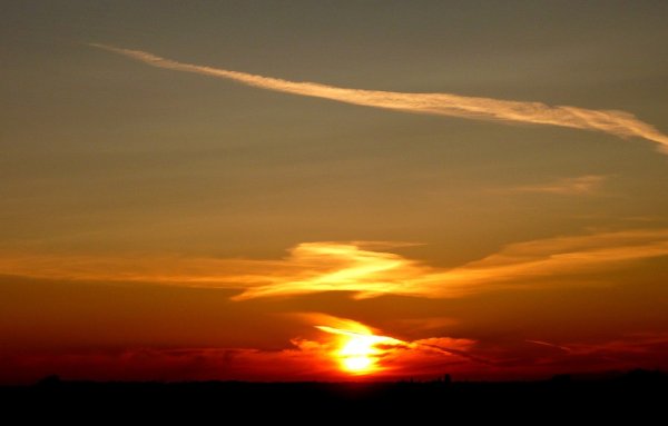 Зарево на западе солнца